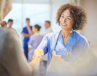 الخدمات والأدوية التي تتطلب مصادقة مسبقة