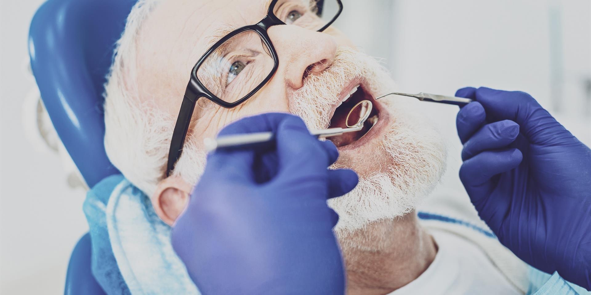 علاجات الأسنان للمسنين 